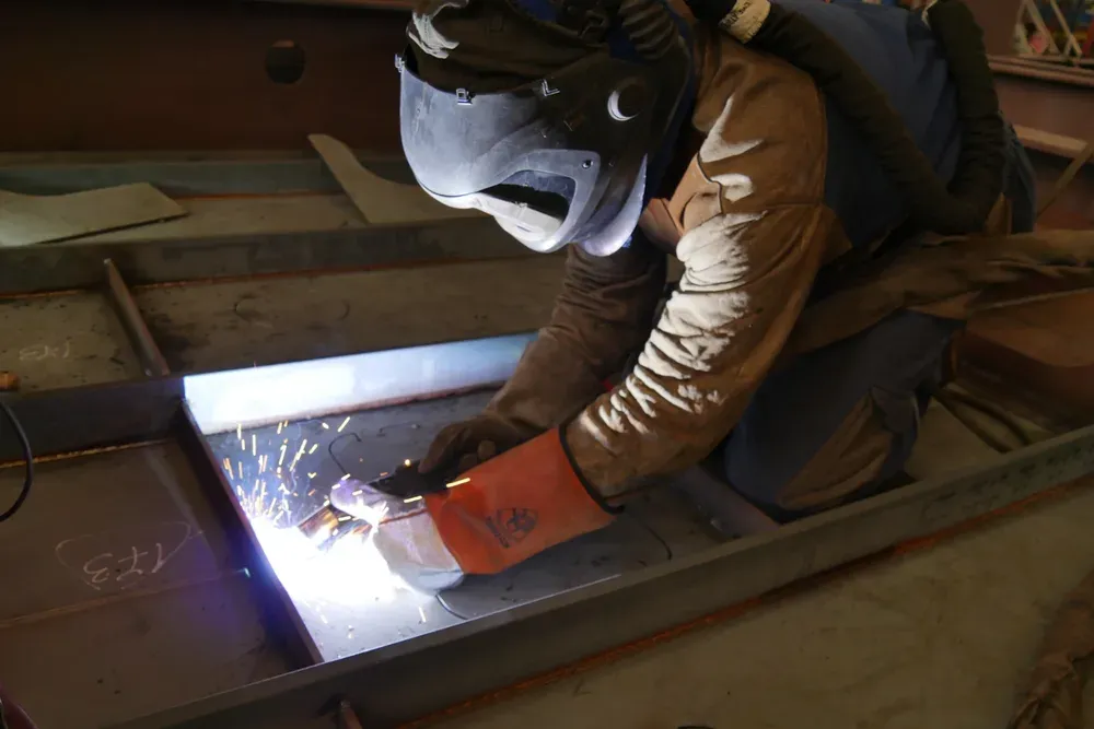 Rostaing Aluweld, handpalm van hittebehandeld leder